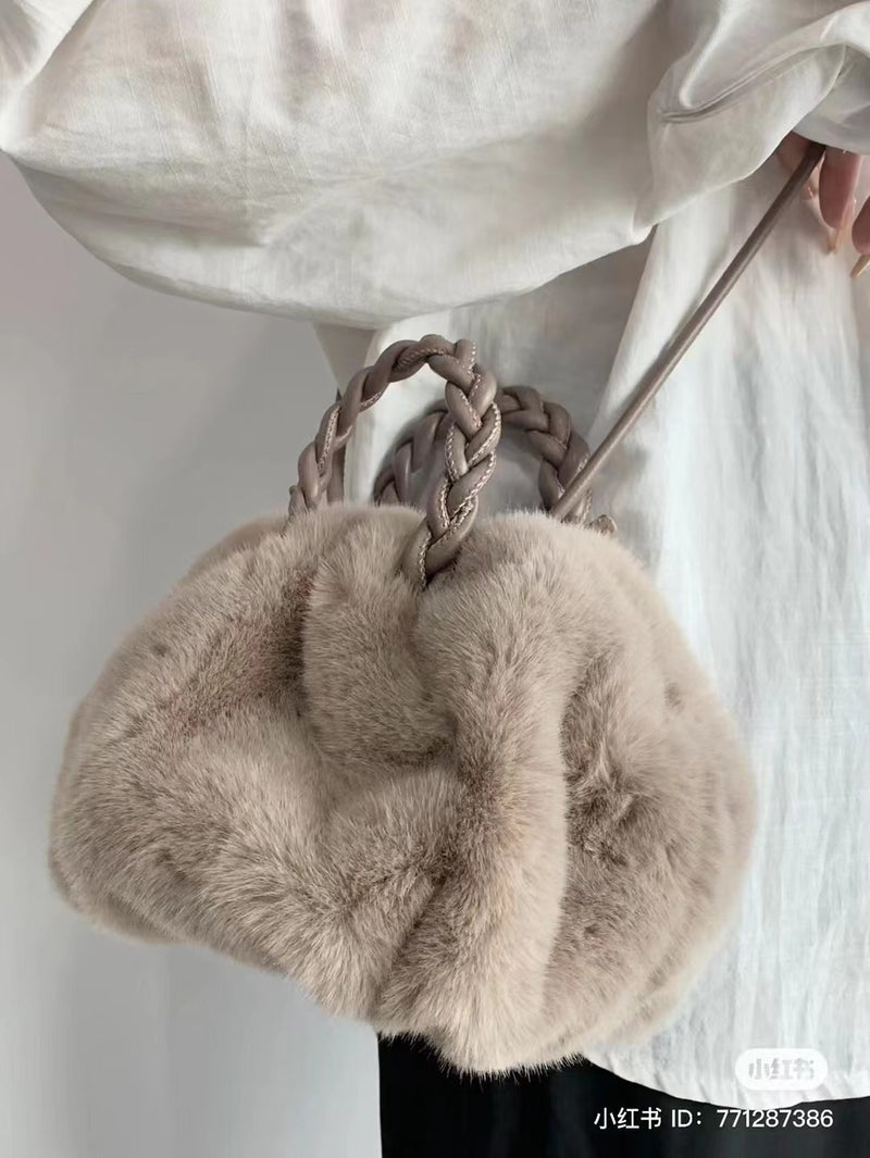 Cloudy fluffy bag – Elegant Concept