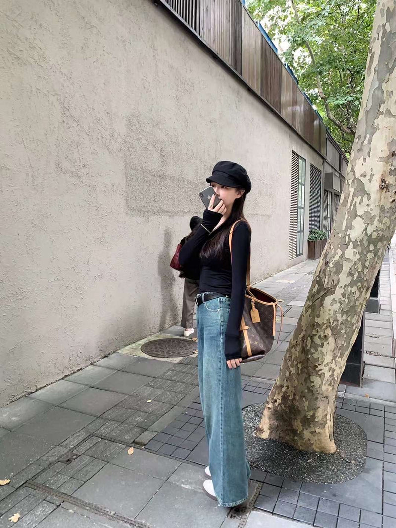 Versatile straight-leg jeans